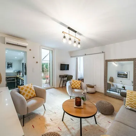 Appartement Beau 2 Pieces De Charme Avec Grande Terrasse