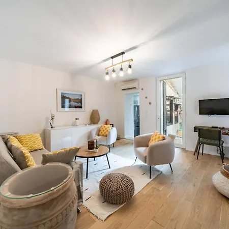 Appartement Beau 2 Pieces De Charme Avec Grande Terrasse